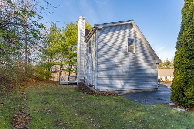 20 Lakeview Drive 20, Branford, CT 06405