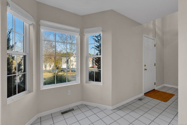 20 Lakeview Drive 20, Branford, CT 06405