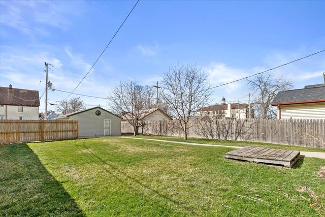 1809 W Wright STREET, Milwaukee, WI 53206