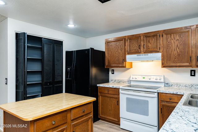 7541 N Juniper Road, Tucson, AZ 85741