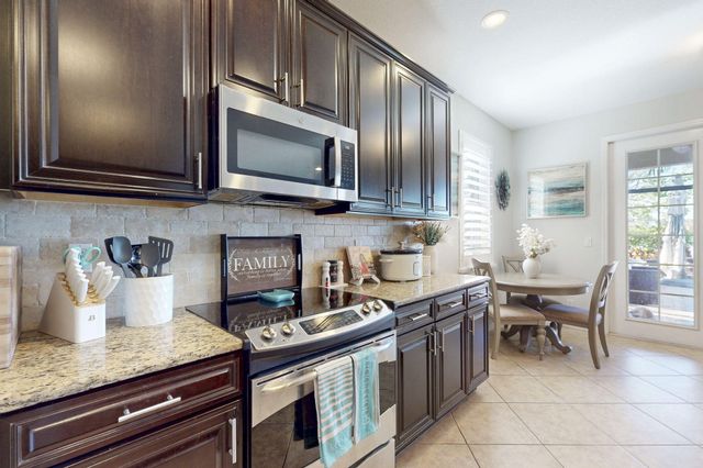 10551 Long Leaf Lane, Wellington, FL 33414
