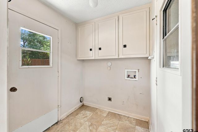 2701 Fairfax Dr, Tyler, TX 75701