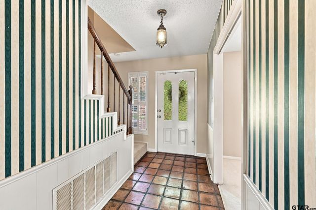 2701 Fairfax Dr, Tyler, TX 75701