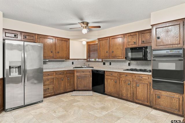 2701 Fairfax Dr, Tyler, TX 75701