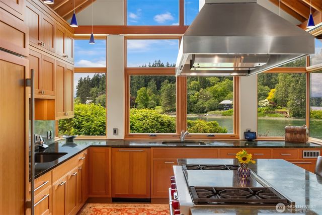 5522 NE Fletcher Landing, Bainbridge Island, WA 98110