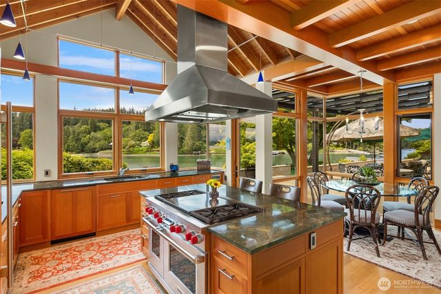 5522 NE Fletcher Landing, Bainbridge Island, WA 98110