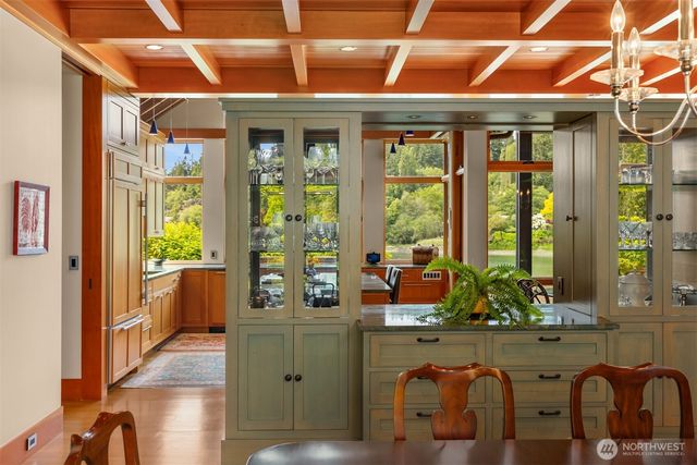 5522 NE Fletcher Landing, Bainbridge Island, WA 98110