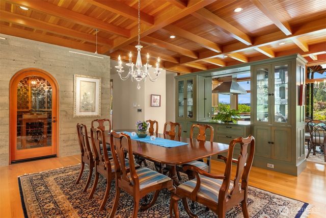 5522 NE Fletcher Landing, Bainbridge Island, WA 98110
