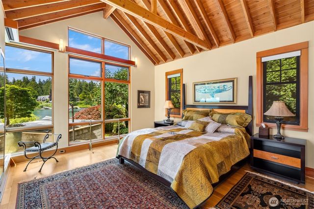 5522 NE Fletcher Landing, Bainbridge Island, WA 98110