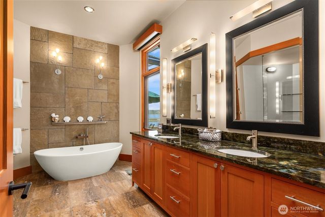 5522 NE Fletcher Landing, Bainbridge Island, WA 98110