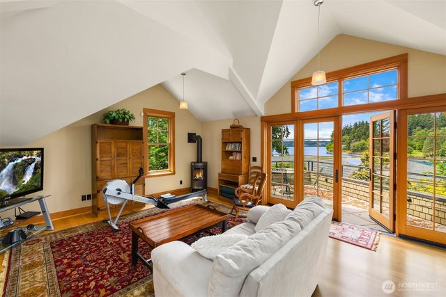 5522 NE Fletcher Landing, Bainbridge Island, WA 98110