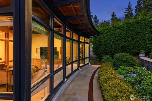 5522 NE Fletcher Landing, Bainbridge Island, WA 98110