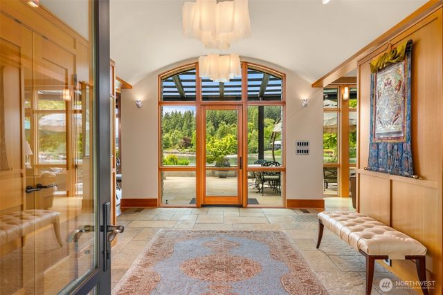 5522 NE Fletcher Landing, Bainbridge Island, WA 98110