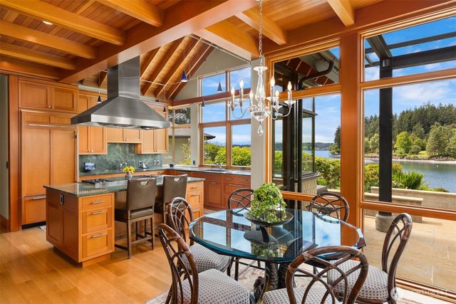 5522 NE Fletcher Landing, Bainbridge Island, WA 98110