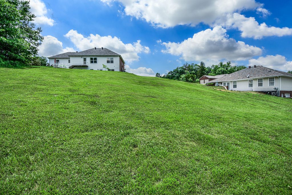 3308 CODY DR, Jefferson City, MO 65109