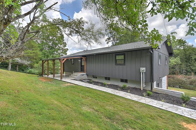 1091 Long Crescent Dr Drive, Bristol, VA 24201