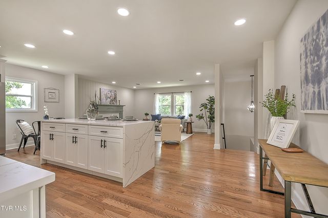 1091 Long Crescent Dr Drive, Bristol, VA 24201