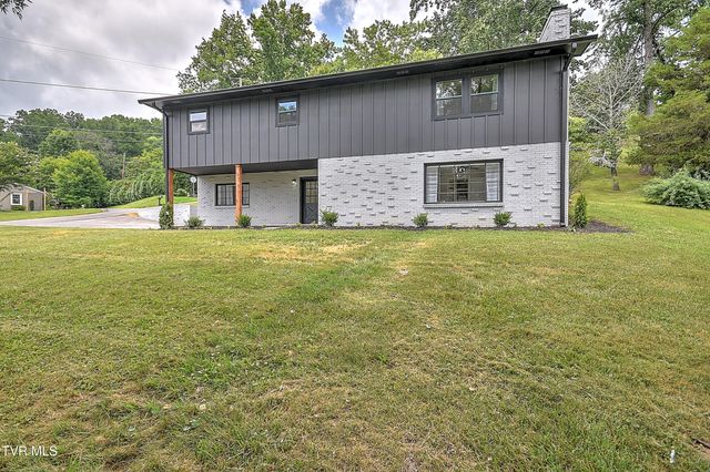 1091 Long Crescent Dr Drive, Bristol, VA 24201