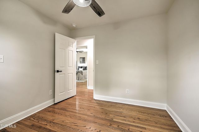 1091 Long Crescent Dr Drive, Bristol, VA 24201