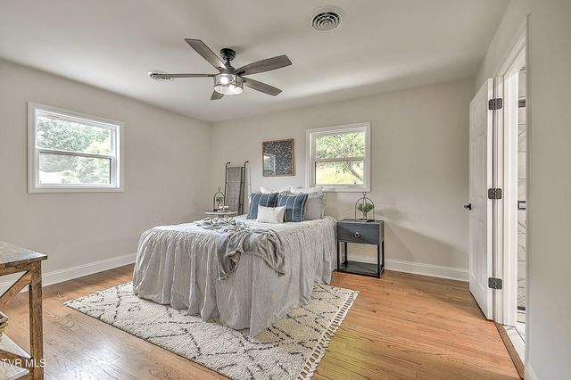 1091 Long Crescent Dr Drive, Bristol, VA 24201