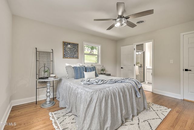 1091 Long Crescent Dr Drive, Bristol, VA 24201