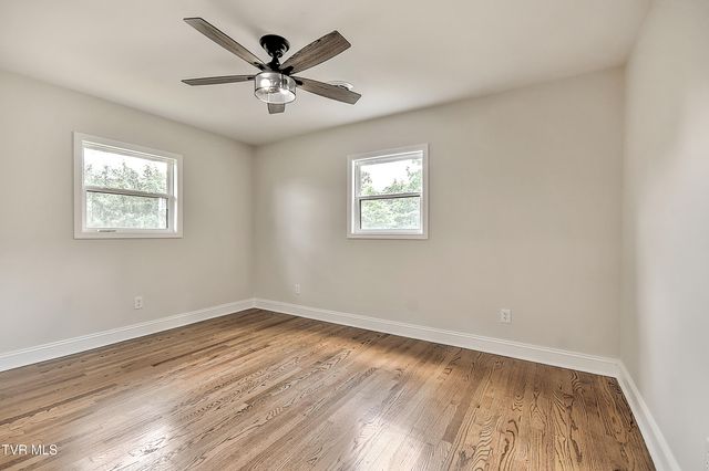 1091 Long Crescent Dr Drive, Bristol, VA 24201