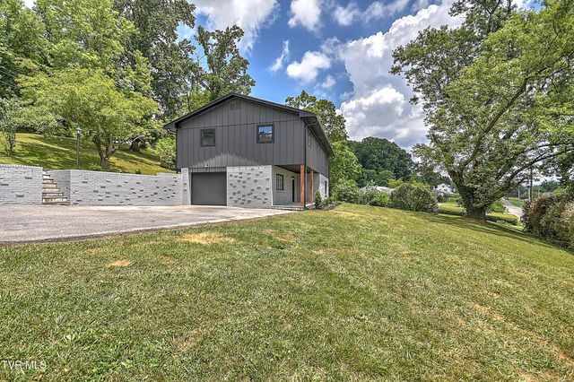 1091 Long Crescent Dr Drive, Bristol, VA 24201