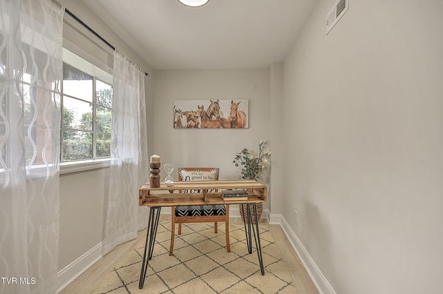 1091 Long Crescent Dr Drive, Bristol, VA 24201