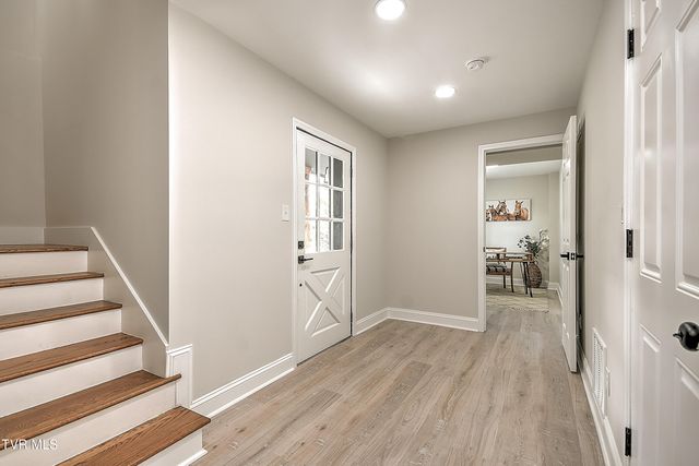 1091 Long Crescent Dr Drive, Bristol, VA 24201