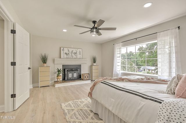 1091 Long Crescent Dr Drive, Bristol, VA 24201