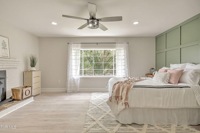 1091 Long Crescent Dr Drive, Bristol, VA 24201