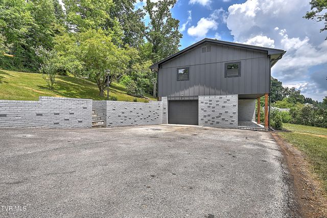 1091 Long Crescent Dr Drive, Bristol, VA 24201