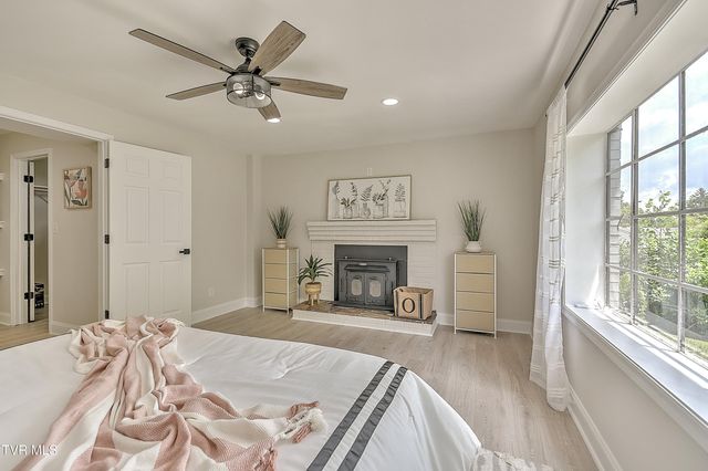 1091 Long Crescent Dr Drive, Bristol, VA 24201