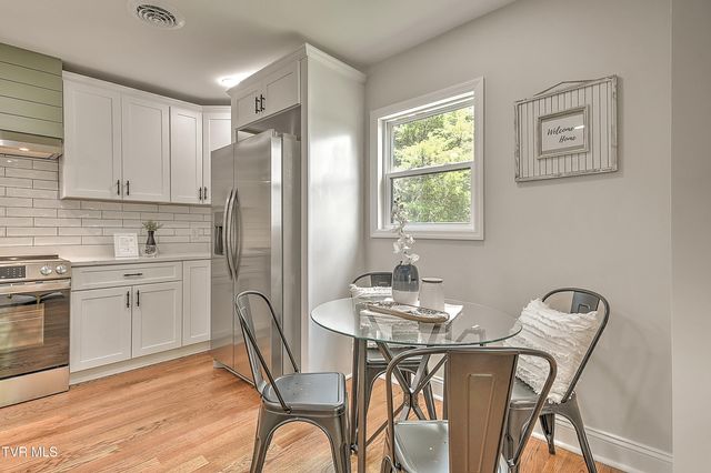 1091 Long Crescent Dr Drive, Bristol, VA 24201