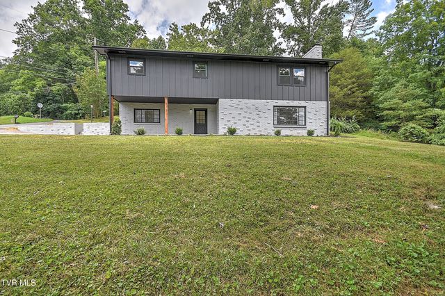 1091 Long Crescent Dr Drive, Bristol, VA 24201