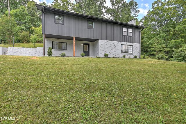 1091 Long Crescent Dr Drive, Bristol, VA 24201