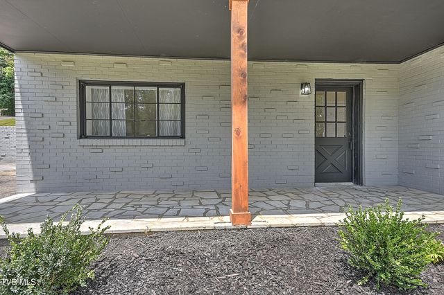 1091 Long Crescent Dr Drive, Bristol, VA 24201