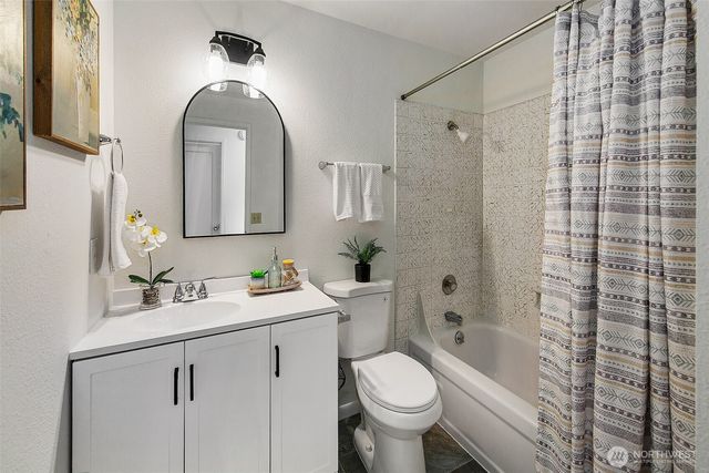 541 N 75th Street, Seattle, WA 98103