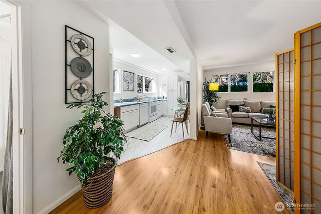 541 N 75th Street, Seattle, WA 98103