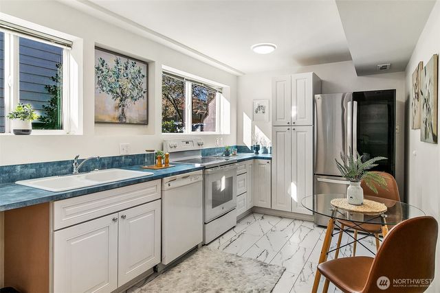 541 N 75th Street, Seattle, WA 98103