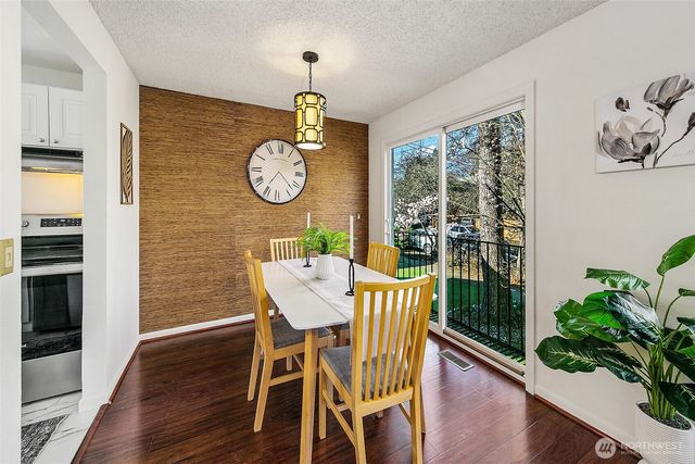 541 N 75th Street, Seattle, WA 98103