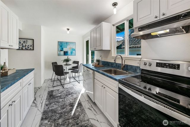 541 N 75th Street, Seattle, WA 98103