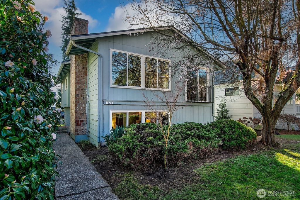 541 N 75th Street, Seattle, WA 98103