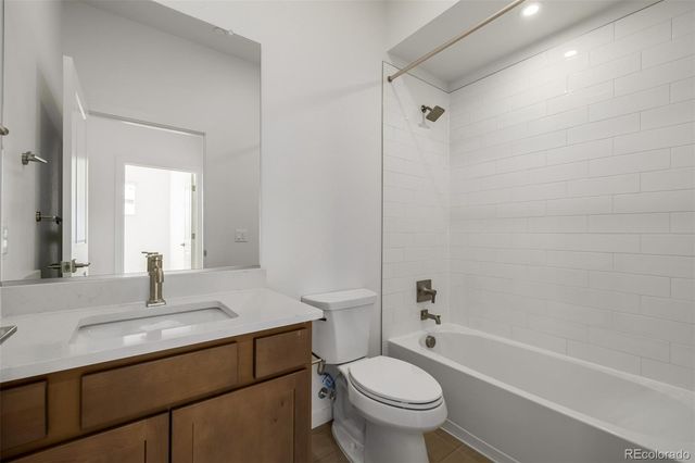 6153 N Ceylon Street 106, Denver, CO 80249