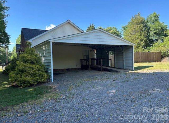 172 Jesse King Road, Advance, NC 27006
