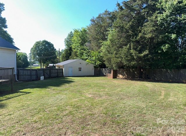 172 Jesse King Road, Advance, NC 27006