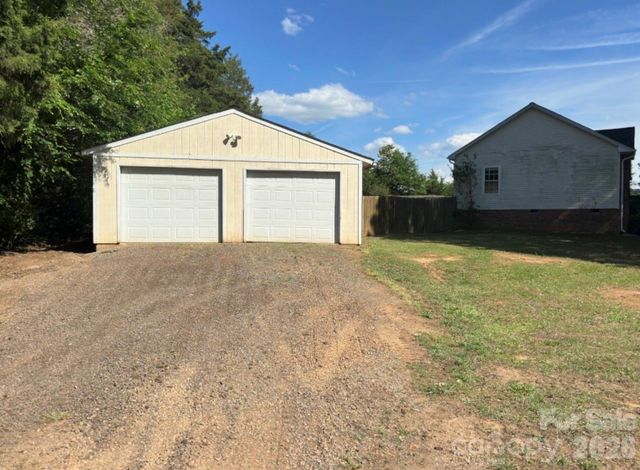 172 Jesse King Road, Advance, NC 27006