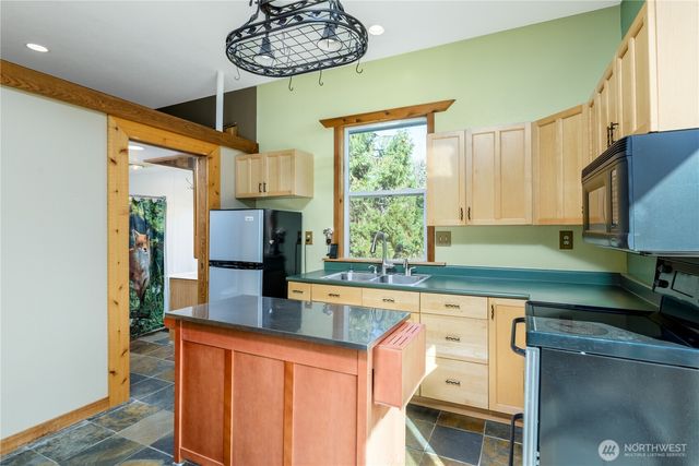 51 Gunn Road, Port Angeles, WA 98362