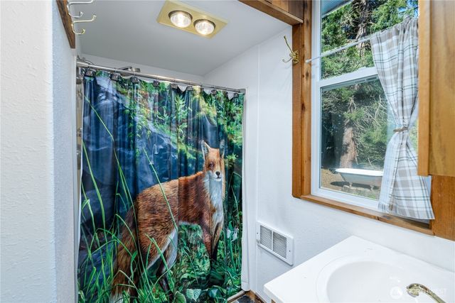 51 Gunn Road, Port Angeles, WA 98362