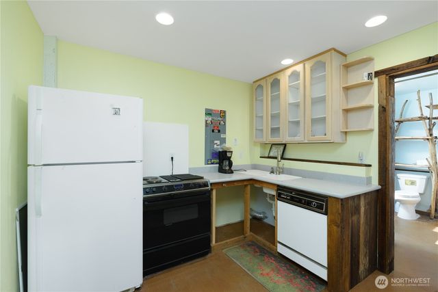 51 Gunn Road, Port Angeles, WA 98362